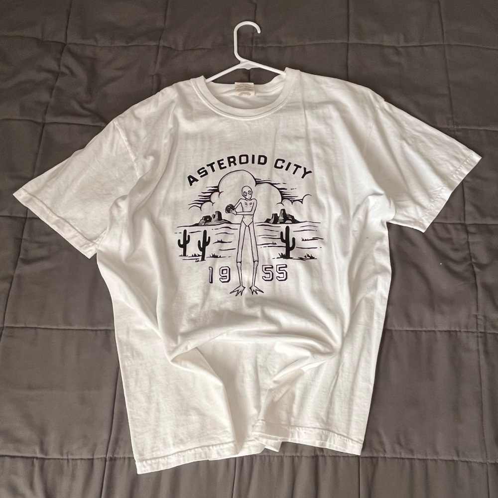 White alien graphic tee